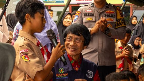 Lewat Nyanyian dan Permainan, Kak Seto Pulihkan Trauma Anak Korban Banjir di Padang