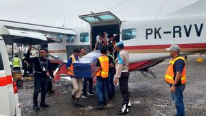 东帕尼亚伊的Undius Kogoya领导的KKB枪击事件受害者Angkot司机的尸体被疏散到蒂米卡