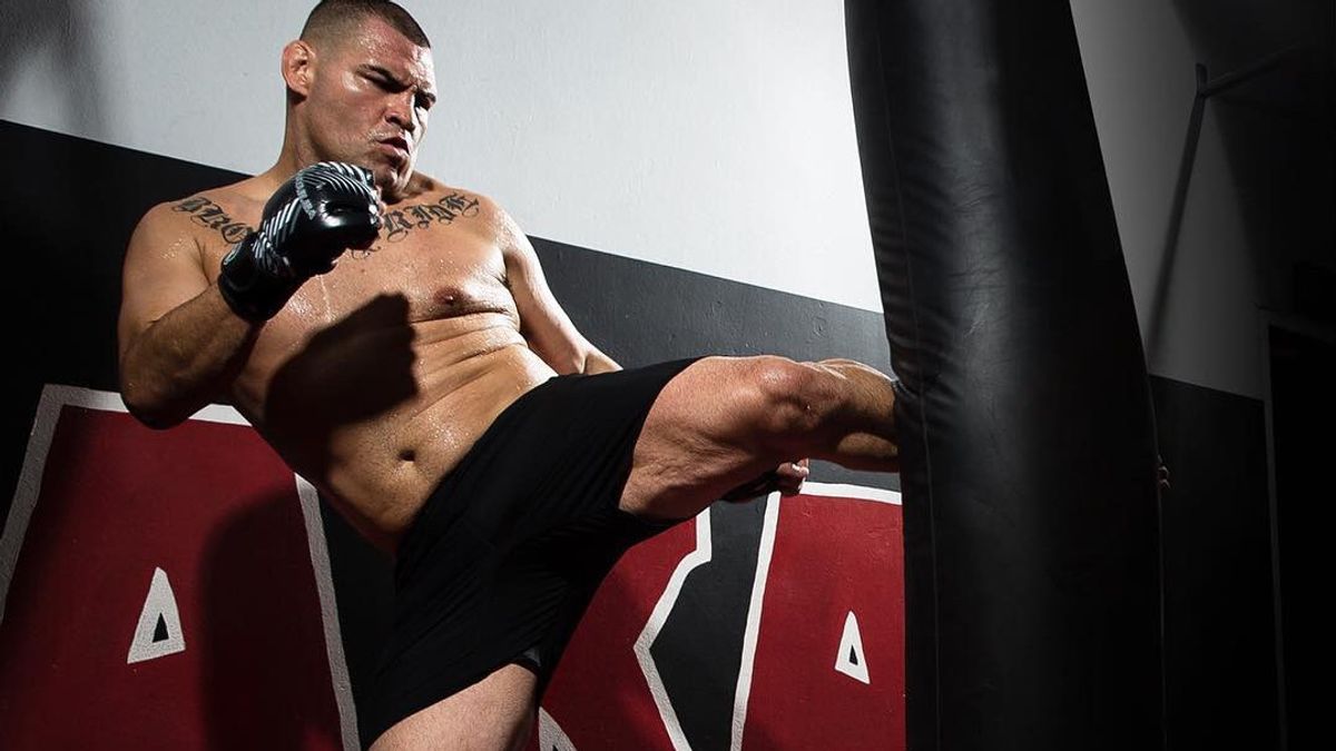 Eks Juara UFC Cain Velasquez Bebas Bersyarat Usai Dipenjara 8 Bulan