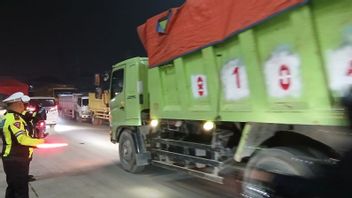 Parkir di Jalanan, Aksi Protes Truk Tambang Bikin Macet Lalin Legok-Parung Panjang Berjam-jam
