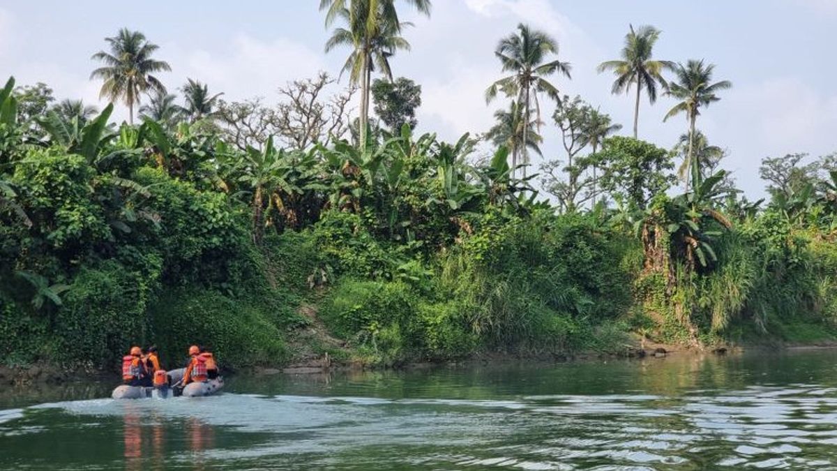 Tim SAR Padang Cari Warga Bengkulu yang Hanyut di Batang Anai