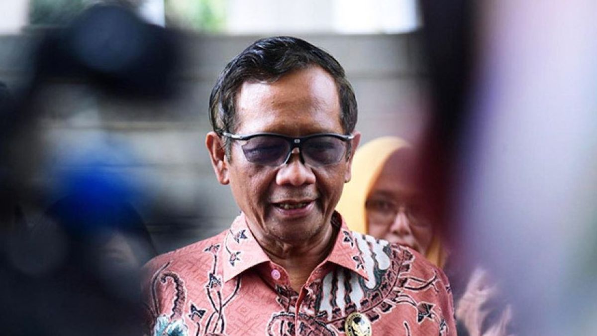 Mahfud MDは、2021年7月16日、今日の記憶の中でソープオペラ「愛の絆」を見たことの影響について批判を浴びています