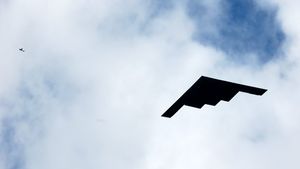 フーシ派は、地下兵器倉庫がB-2ステルス機に撃たれた後の米国の攻撃に対抗すると誓った