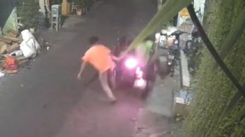 أنت وابن في بولوغادونغ كومباك سرق دراجة نارية ، فشل في العمل تم ضربه باستخدام دراجة نارية أحد السكان