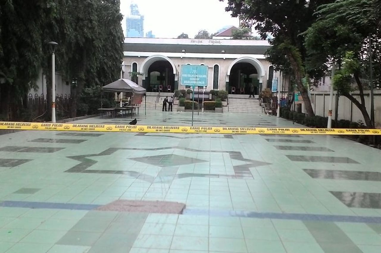Suspicious Bag At Sunda Kelapa Mosque That Only Contains Clothes