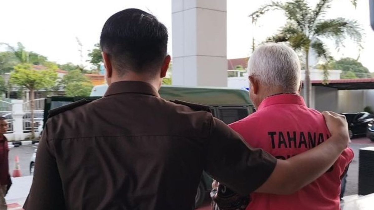 2 Padang-Pekanbaru Toll Corruption Suspects Detained In Mapenaling Cells For The Next 7 Days