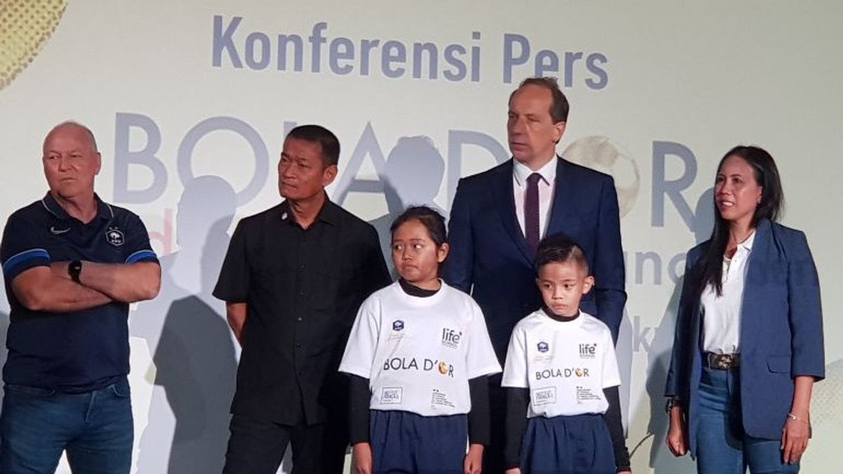 フランスは、ボールドールプログラムを通じてインドネシアの若いサッカー選手のための奨学金の機会を開きます