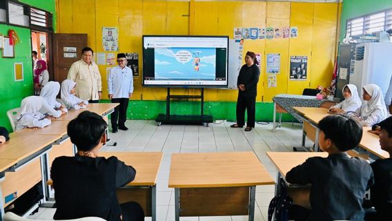 Pengadaan TV Pintar di Sekolah Bak Lagu Lama yang Diputar Kembali