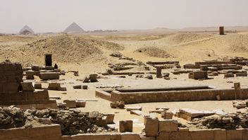 考古学家发现古埃及木乃伊“宝藏”：150个青铜雕像和250个棺材