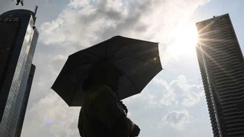 Warga Jakarta Diminta Waspada, Cuaca Panas Bisa Bikin Dehidrasi dan Pusing