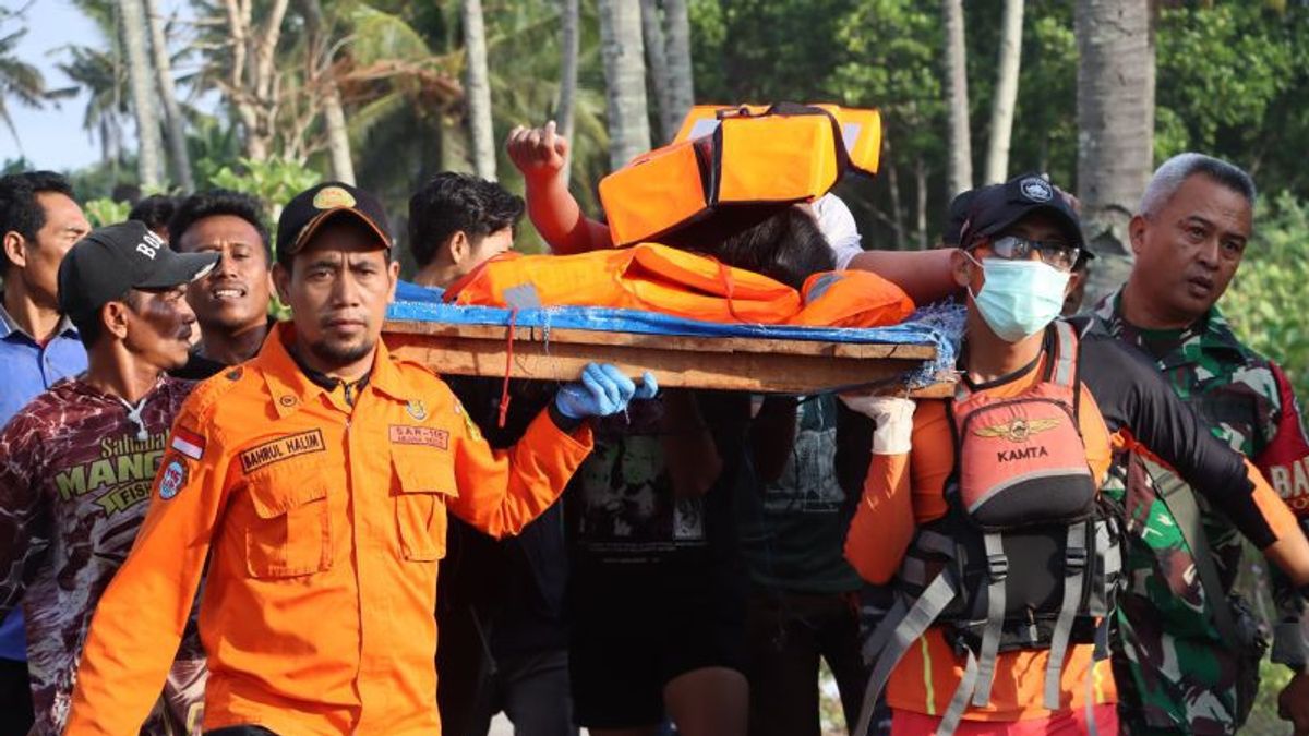 Tim SAR Hadapi Gelombang Tinggi Cari 30 Korban Tenggelamnya KMP Tunu Jaya