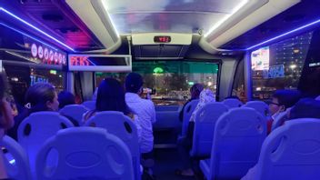 運行の10日間、トランスジャカルタツアーバスは56,000人の乗客にサービスを提供