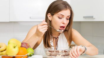 Chewing Food Too Fast Is Risky To Health