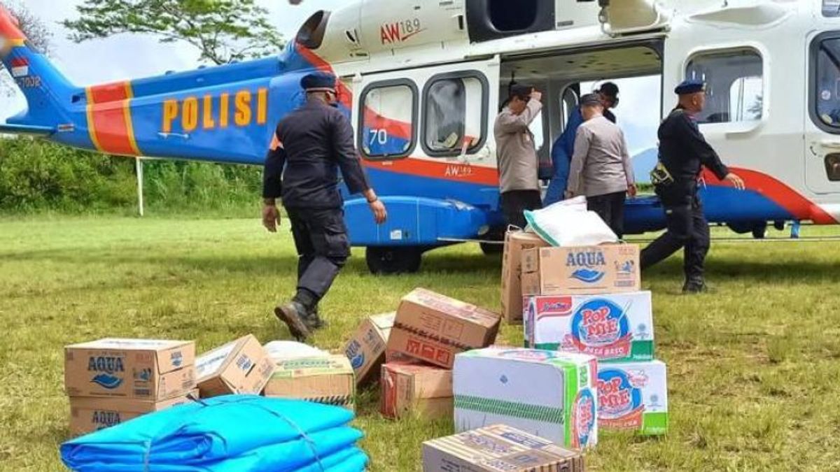 Pakai Helikopter, Polri Distribusikan Bantuan ke Lokasi Terdampak Parah Gempa Cianjur