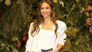 Usai Cerai, Jessica Alba Terlihat Mesra dengan Danny Ramirez