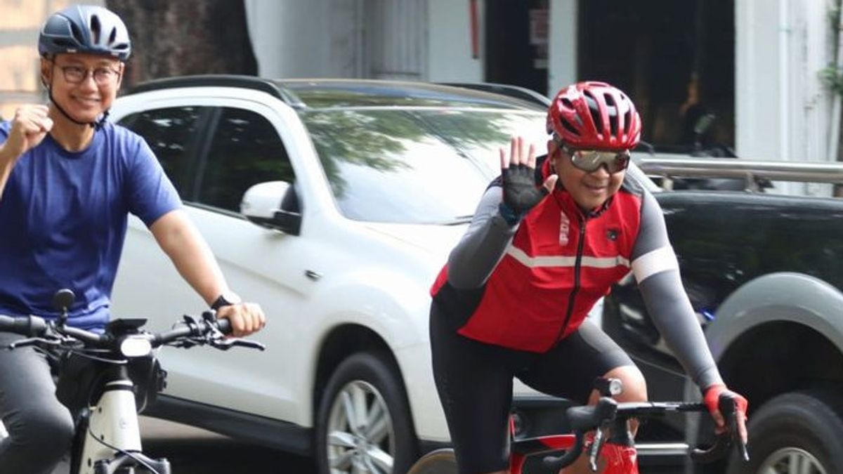 قبل "دبلوماسية" الدراجات على مهل مع الأمين العام ل PAN ، يبدو أن هاستو طلب من ميغاواتي وزولهاس الإذن أولا