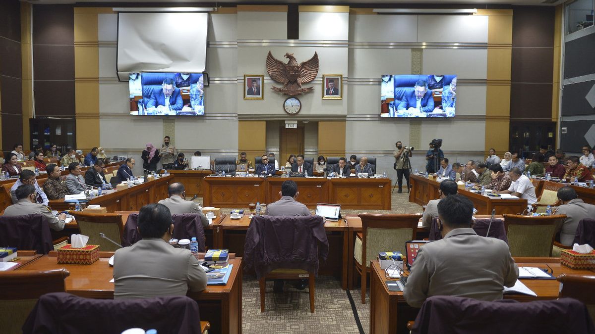 Rapat dengan Kapolri, Anggota DPR F-PDIP Arteria Dahlan Panjang Lebar Bicara Sampai 27 Menit