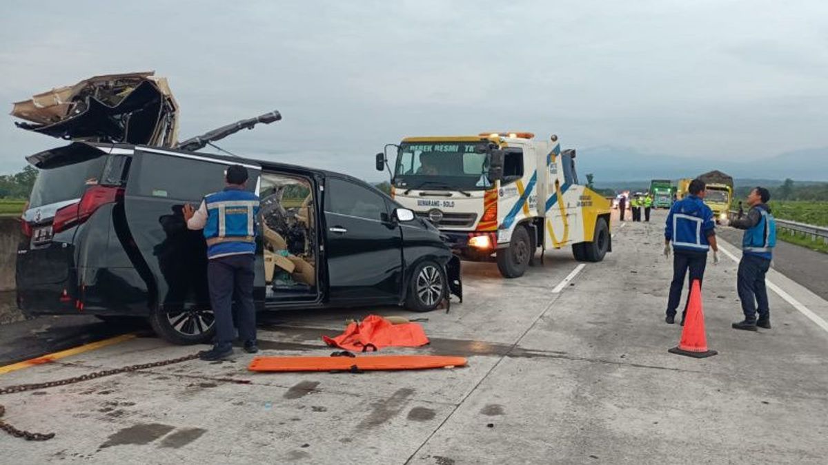 Police Investigate Alphard Accident That Killed 3 People On The Semarang-Solo Toll Road