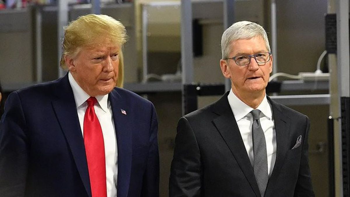 Trump Calls Apple CEO After China Loosens Tariffs, IPhone Prices Safe For Temporary?