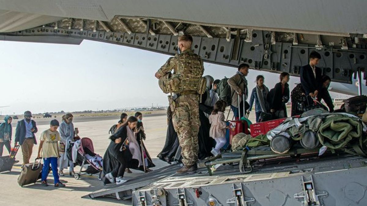 Ribuan Warga Afghanistan Diam-diam Dipindahkan ke Inggris Setelah Kebocoran Data