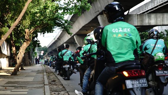 Pergub PSBB Terhambat di Larangan Ojol Bawa Penumpang