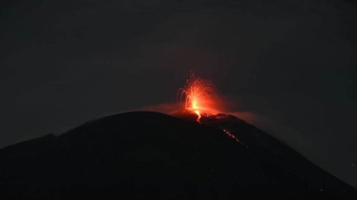  Gunung Api Ile Lewotolok NTT Gempa 348 Kali, Warga Terancam Bencana longsor lava