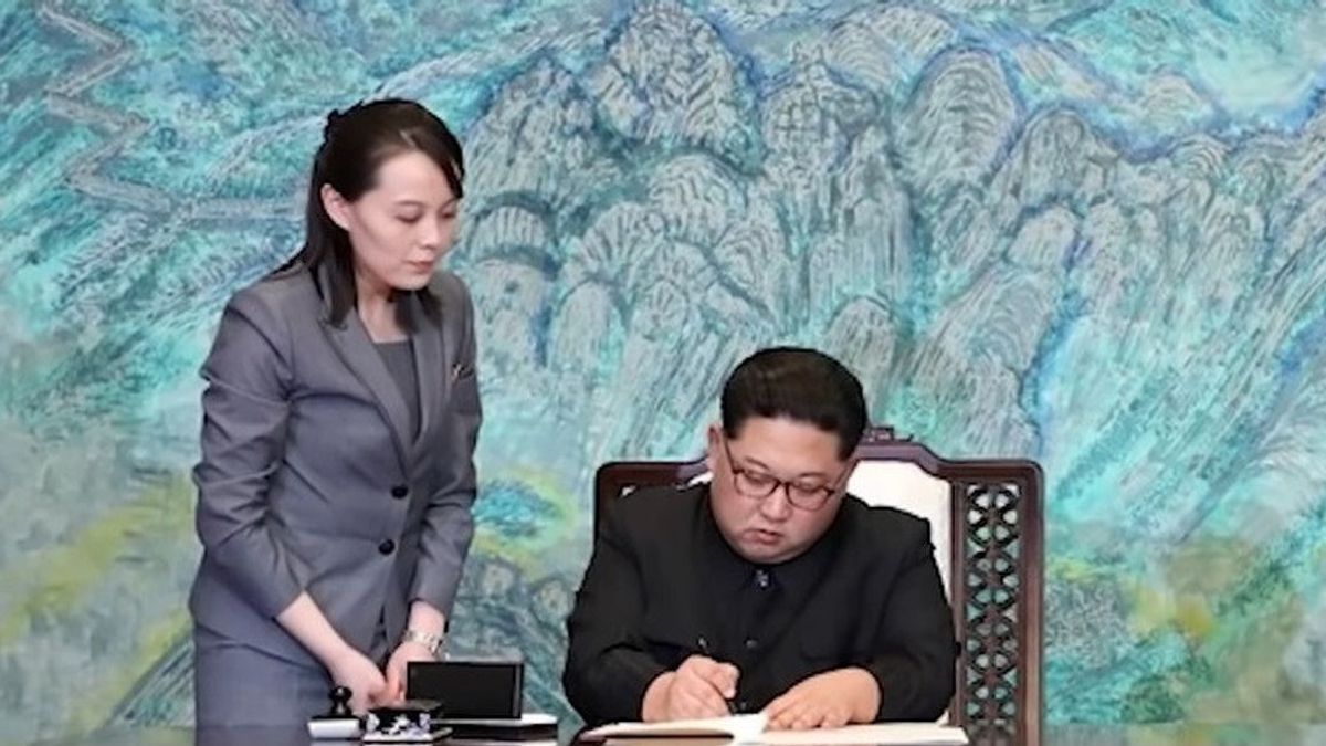 Kim Jong-un Meets Chinese Delegation After The Armistice Celebration