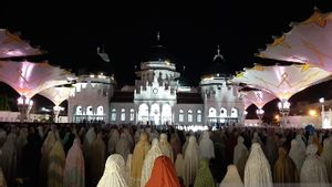 Ramadan Tiba, Jemaah Salat Tarawih Penuhi Masjid Raya Baiturrahman Banda Aceh 