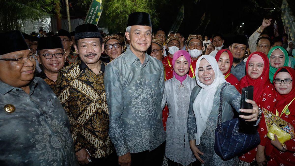 Hadiri Pembukaan MTQ di Kalsel Bareng Istri, Ganjar: Semoga Silaturahmi Tambah <i>Rumaket</i>