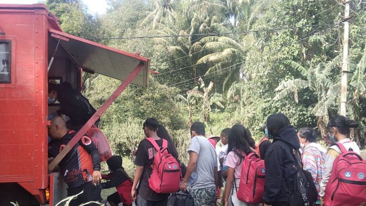 BPBD تدرك نقص مركبات إجلاء السكان المتضررة من ثوران بركان جبل روانج إلى سياو