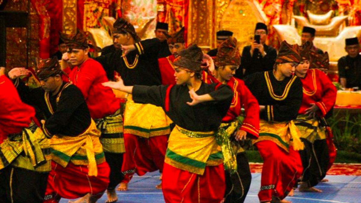 Lestarikan Budaya Minangkabau, Pemkot Padang Gelar Pentas Seni di Pantai Secara Rutin