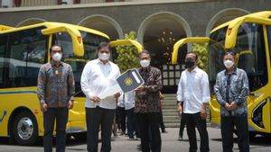 Rektor UGM Apresiasi Bantuan Dua Bus Listrik dan Microbus dari Airlangga Hartarto