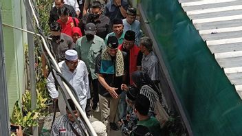 Kampanye Ganjar Hari Ini: Sambangi Ponpes Roudlotussolihin Lampung, Makam Malam dengan Kader PDIP Gunung Kidul
