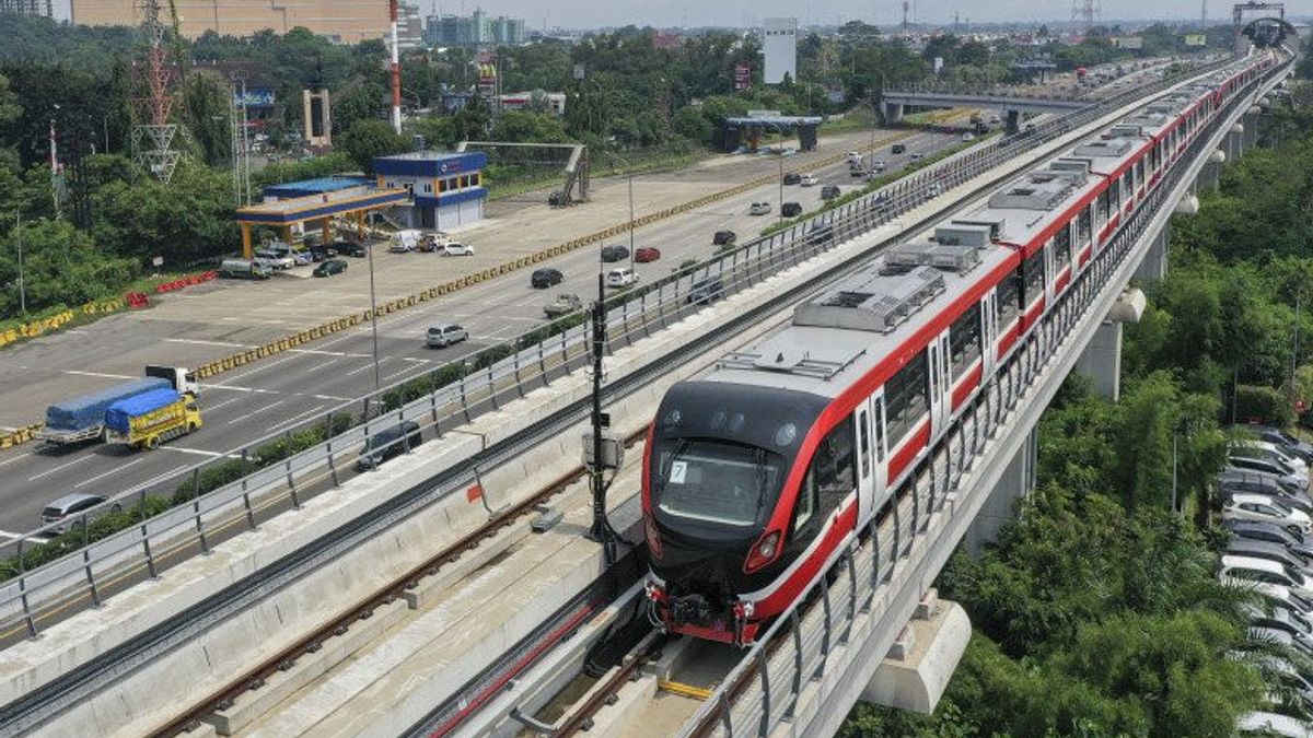 DKI تسعى المستثمرين لمواصلة مشروع جاكرتا LRT