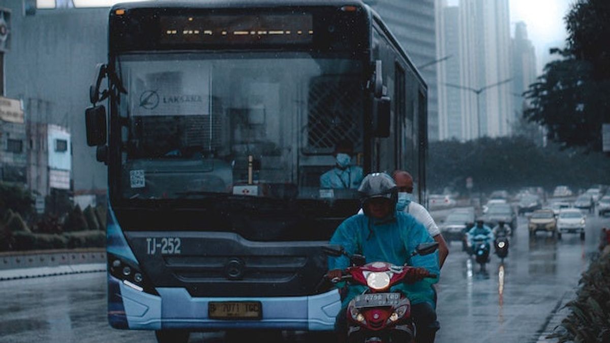 Jakarta Diguyur Hujan Sejak Subuh, Ini Titik Banjirnya