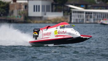 La coureur canadienne Rusty Wyatt Juarai H2O F1 Powerboat 2024 dans le lac Toba