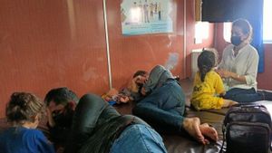 13 WNA Irak yang Terdampar di Rote Ndao Dipindahkan Polisi ke Kupang