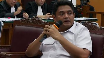 被告Agus Nurpatria与证人Ridwan Soplanit关于Ferdy Sambo案预建的辩论