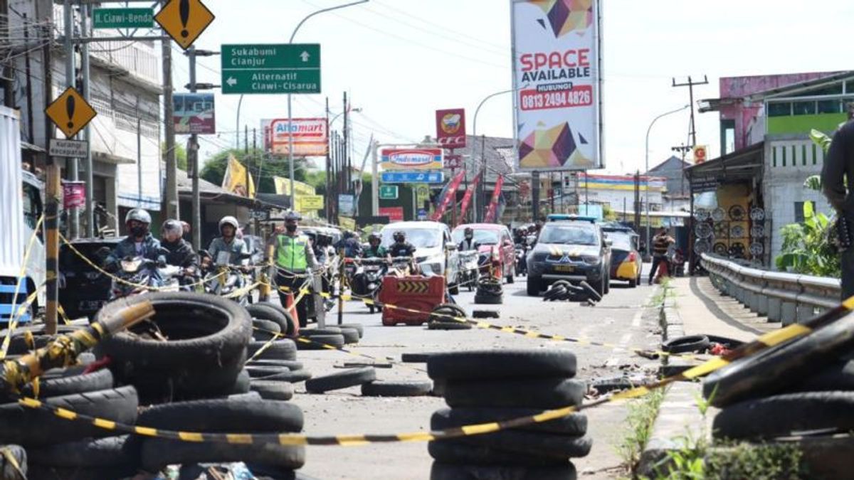 The Threat Of Sinking On The Bogor-Sukabumi Cross Road, The Police Apply Traffic Engineering