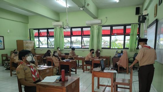 Étroitement Surveillées Par Le Groupe De Travail COVID-19, Les écoles Qui Violent Les Prokes Seront Fermées