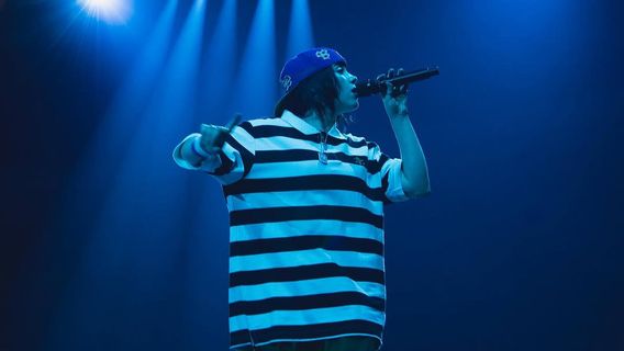 Billie Eilish Cover Creep Radiohead saat Tur di Amsterdam