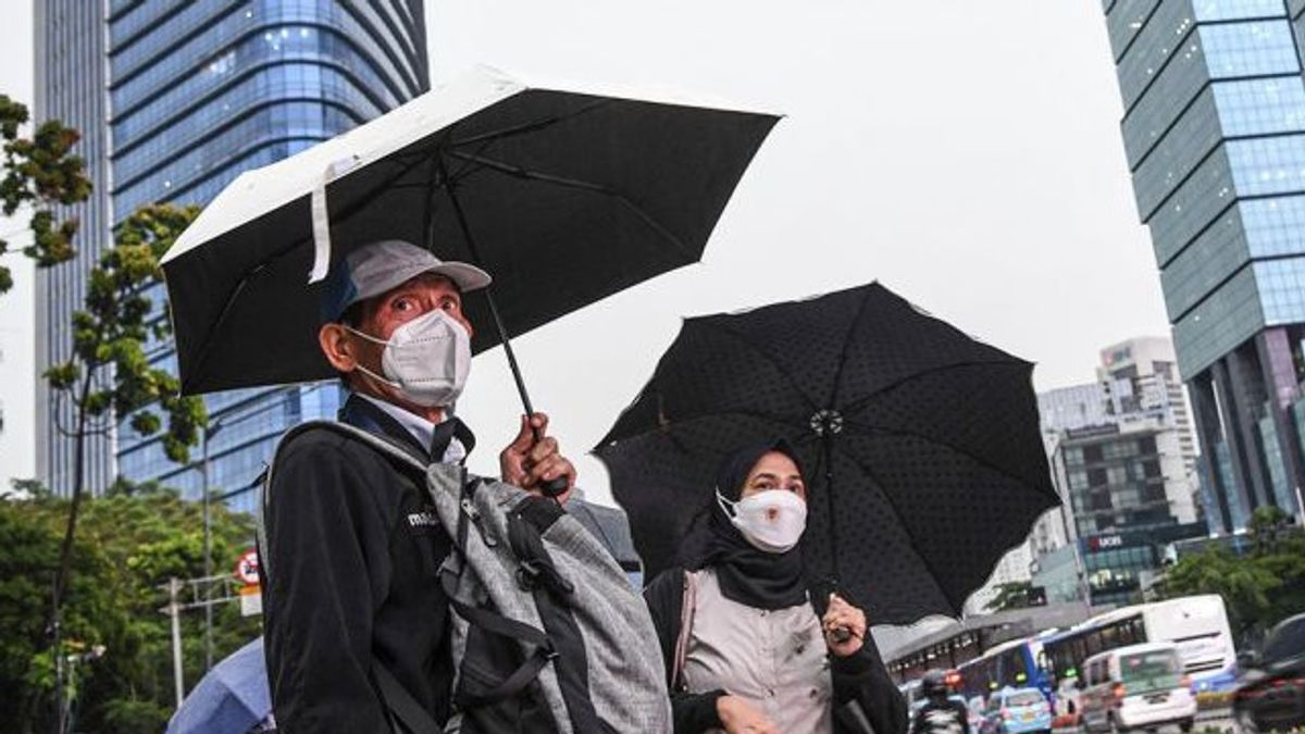 Cuaca Hari Ini: Sebagian Wilayah Jakarta Diguyur Hujan Disertai Petir