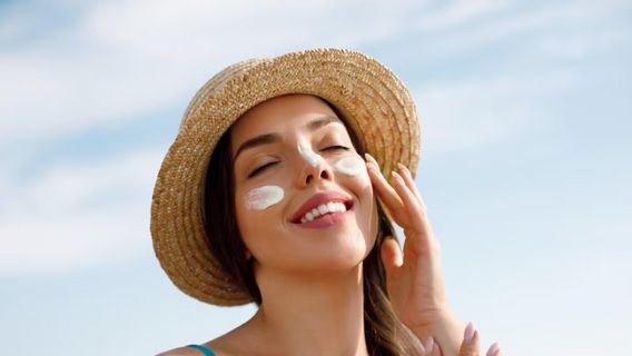 Kenali Ciri-Ciri Alergi Sunscreen pada Wajah, Jangan Pakai Produk Sembarangan!