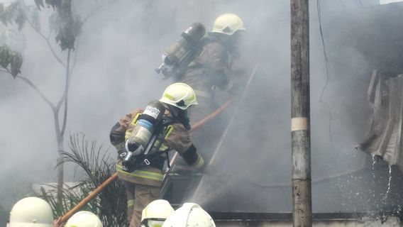 Kesaksian Warga Detik-detik Pemotor Tabrak Kios Bensin Eceran hingga Meledak dan Tewaskan 1 Orang