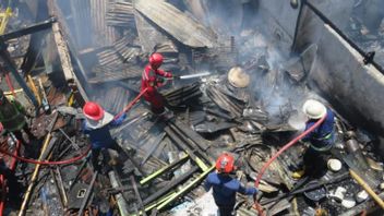 Kebakaran Permukiman Ujung Tanah Makassar, 6 Rumah Ludes Terbakar