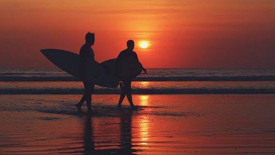 WN China Meninggal Serangan Jantung Saat Latihan Surfing di Kuta