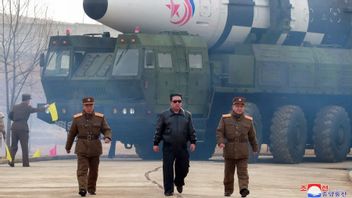 在宣布首例COVID-19病例后，朝鲜发射了三枚弹道导弹