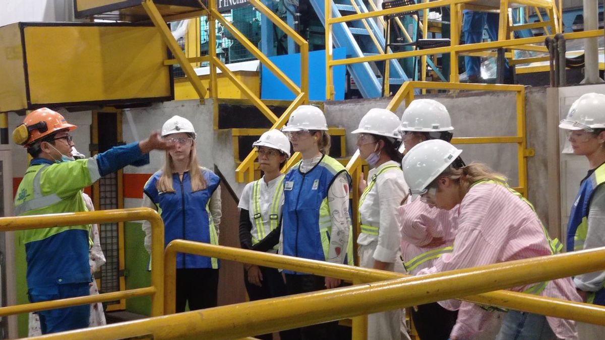 Dozens Of Students From Queensland Australia And UI, Join The Green Industry In The Country