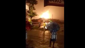 80 Warga Dievakuasi ke Masjid Baitul Munir Lomanis Imbas Kebakaran Tangki di Kilang Pertamina Cilacap