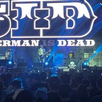 Superman Is Dead Guncang Synchronize Fest 2025, Rayakan 30 Tahun dengan Ledakan Energi dan Cinta